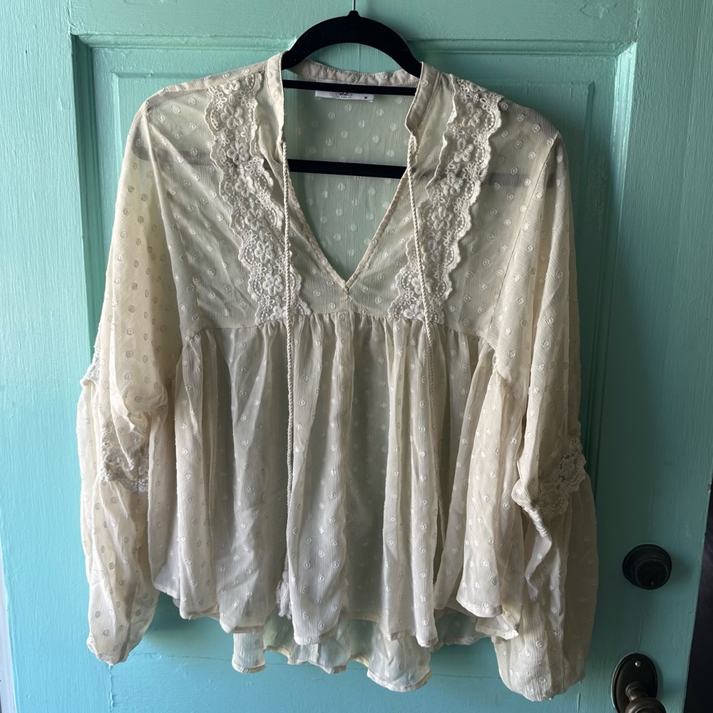 Carly Jean Los Angeles White Top - M